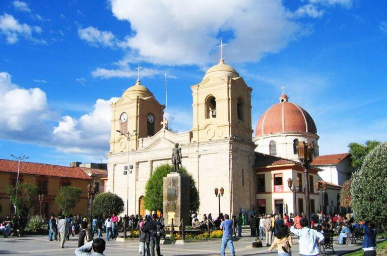 Casa Blanca Hospedaje Huamancaca Esterno foto