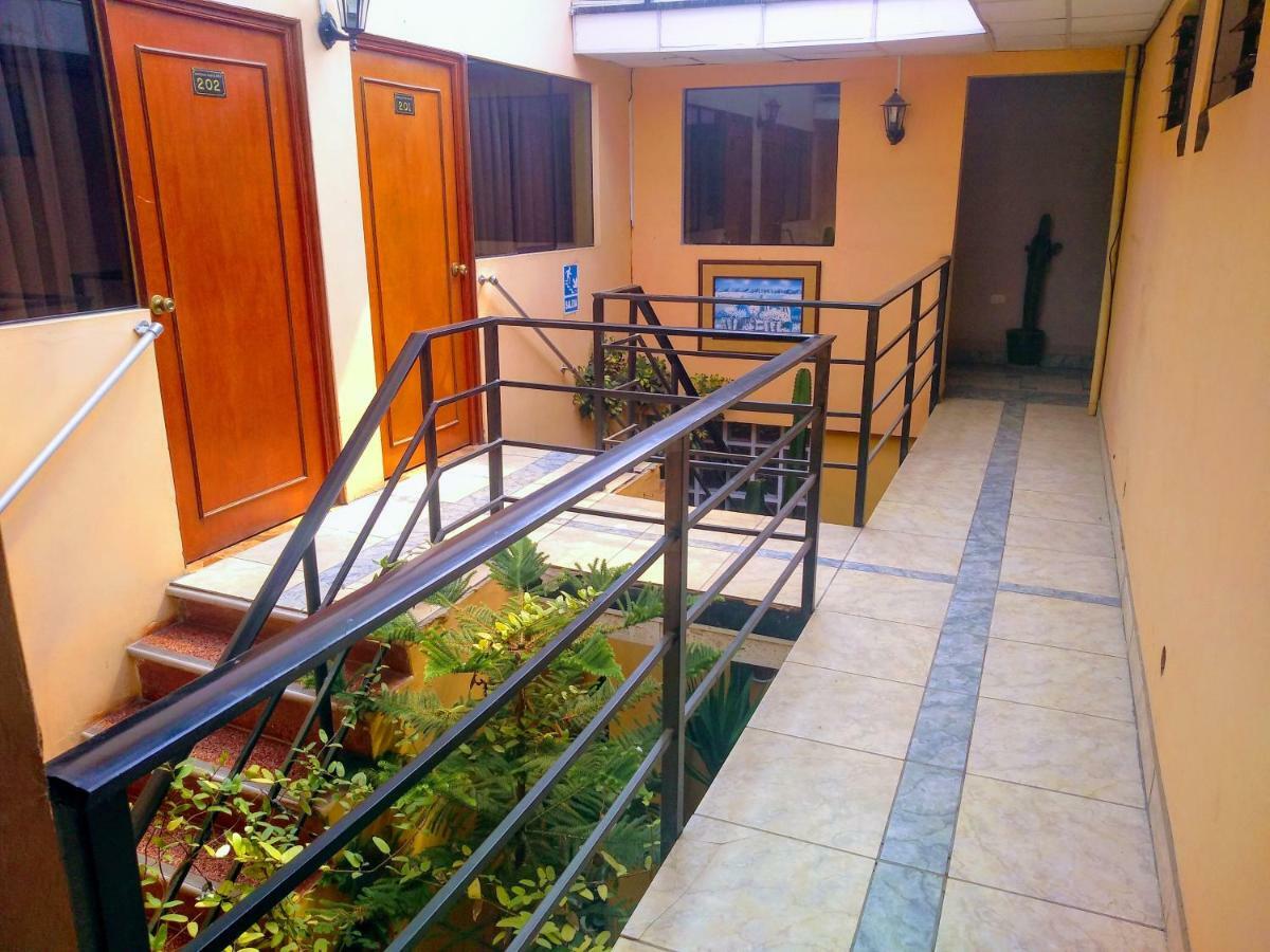 Casa Blanca Hospedaje Huamancaca Esterno foto